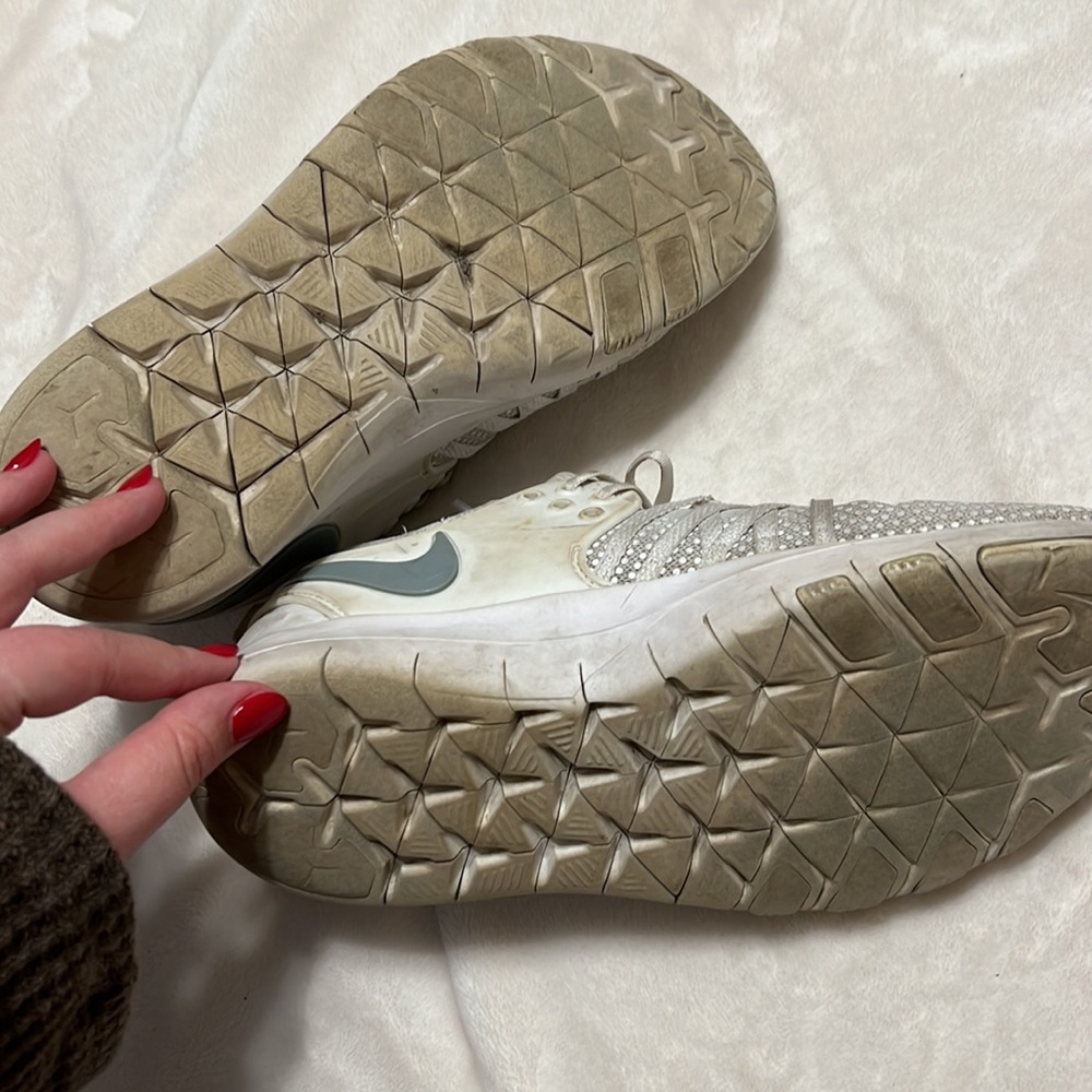 White Nike Tennis Shoes Size 9 - Picture 5 of 5